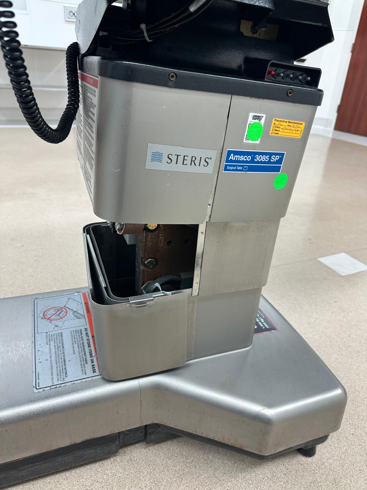 STERIS Amsco 3085 SP surgical table with a displaced column panel