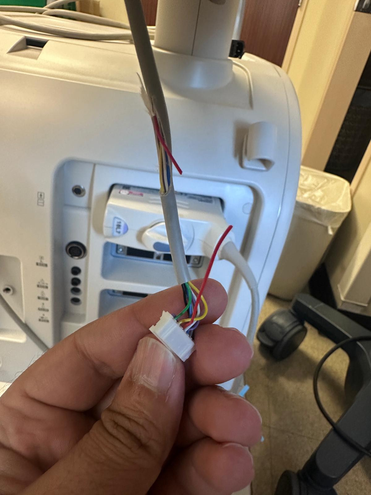Damaged keyboard cable and connector from the Mindray TE7 ultrasound system.